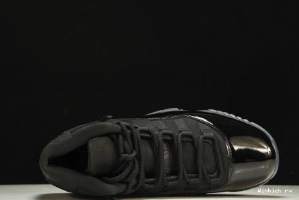 - JORDAN CAP RETRO GOWN AND 11 1210